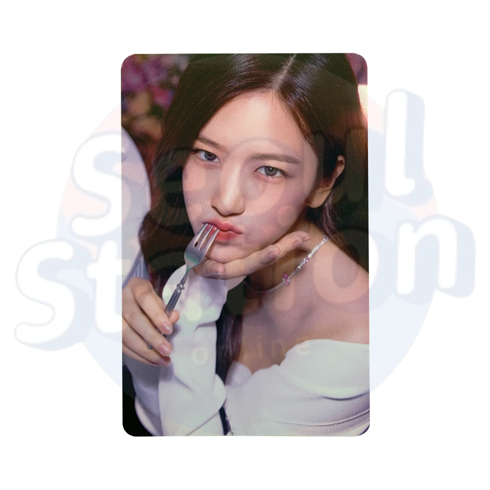 IVE - The Prom Queens (The First Fan Concert) - Official Trading Photo Card - SET 3 (With Food) yujin