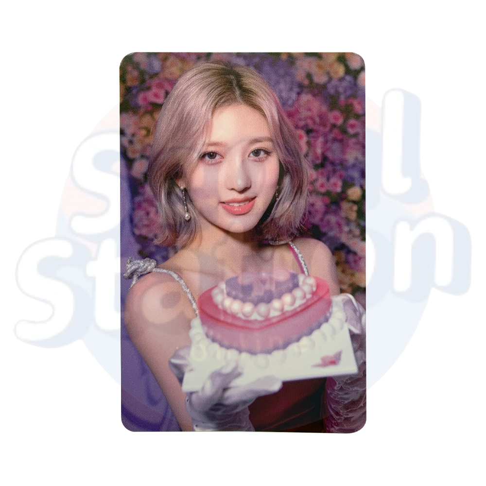 IVE - The Prom Queens (The First Fan Concert) - Official Trading Photo Card - SET 3 (With Food) gaeul