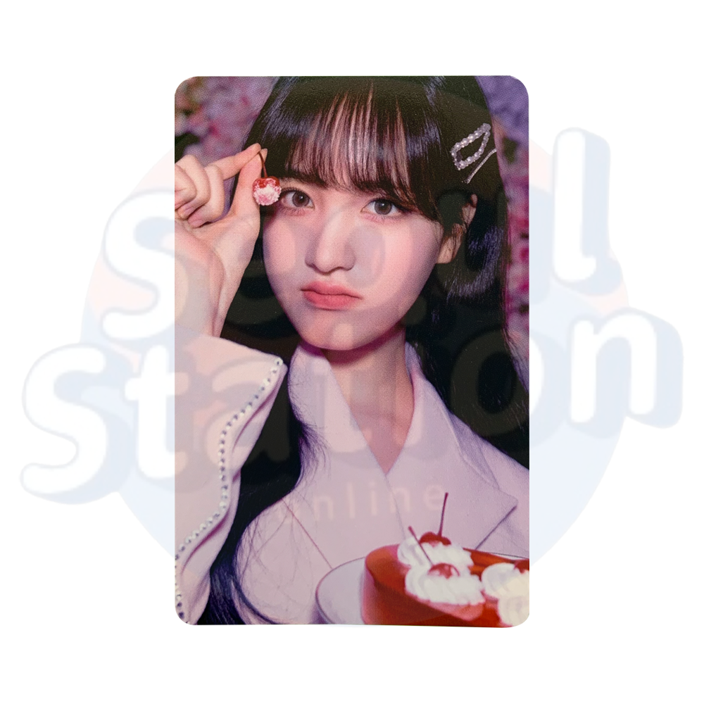 IVE - The Prom Queens (The First Fan Concert) - Official Trading Photo Card - SET 3 (With Food) liz