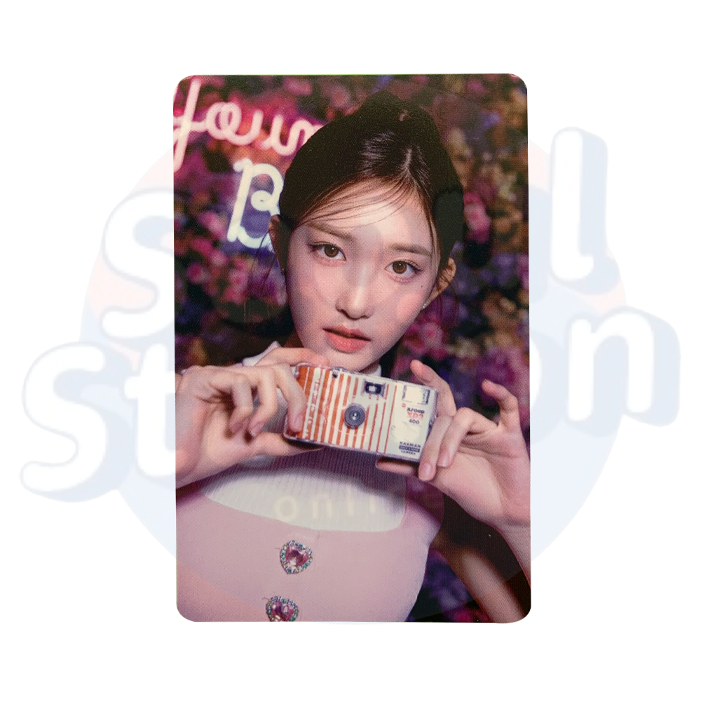 IVE - The Prom Queens (The First Fan Concert) - Official Trading Photo Card - SET 3 (With Food) leeseo