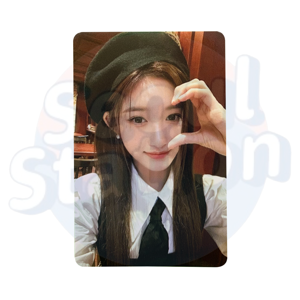 IVE - The Prom Queens (The First Fan Concert) - Official Trading Photo Card - SET 4 (Cheek Heart) leeseo