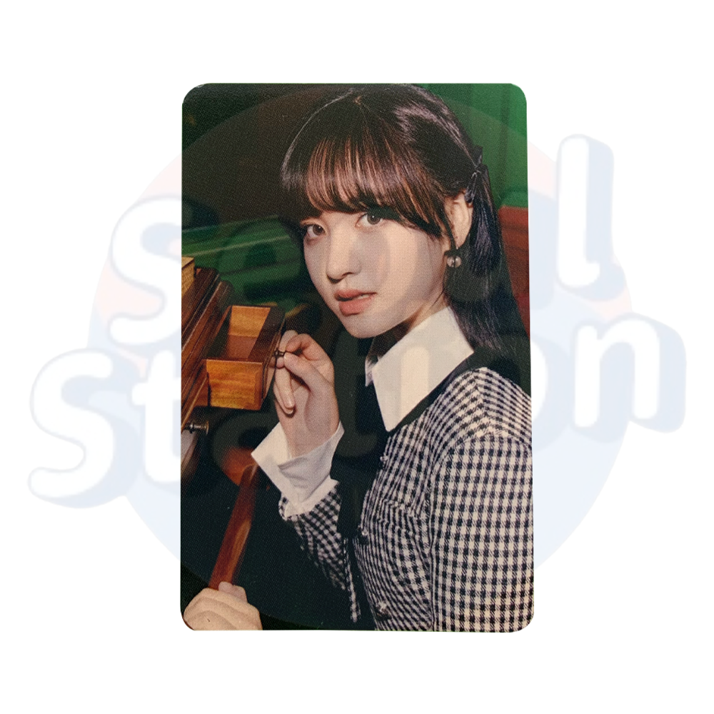 IVE - The Prom Queens (The First Fan Concert) - Official Trading Photo Card - SET 5 (With Books) liz