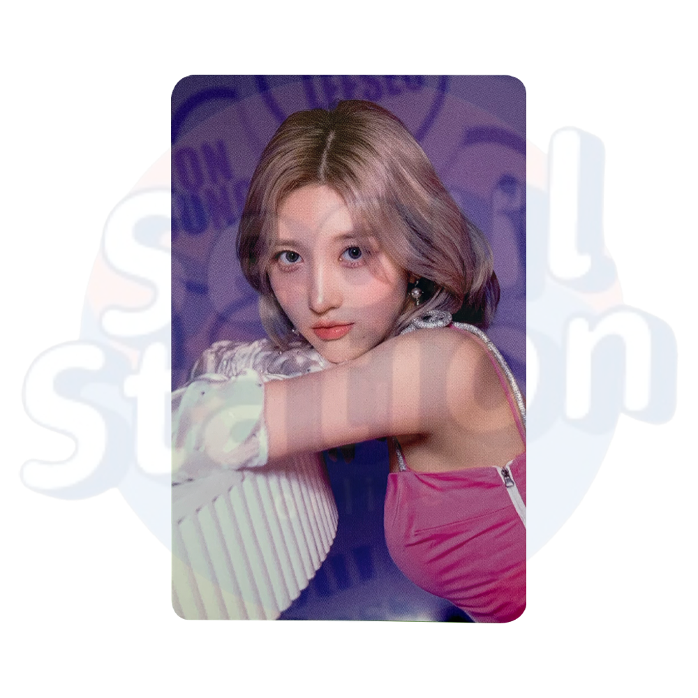 IVE - The Prom Queens (The First Fan Concert) - Official Trading Photo Card - SET 1 (Flower Background) gaeul