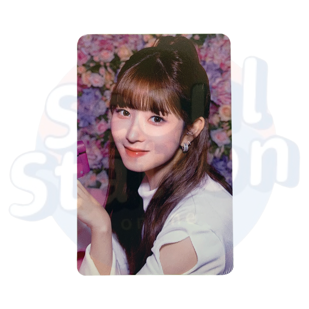IVE - The Prom Queens (The First Fan Concert) - Official Trading Photo Card - SET 1 (Flower Background) rei