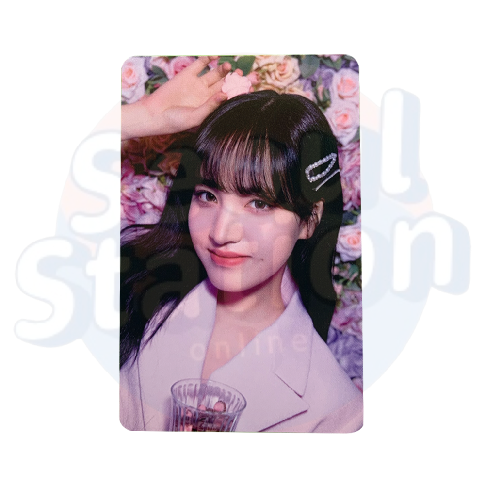 IVE - The Prom Queens (The First Fan Concert) - Official Trading Photo Card - SET 1 (Flower Background) liz