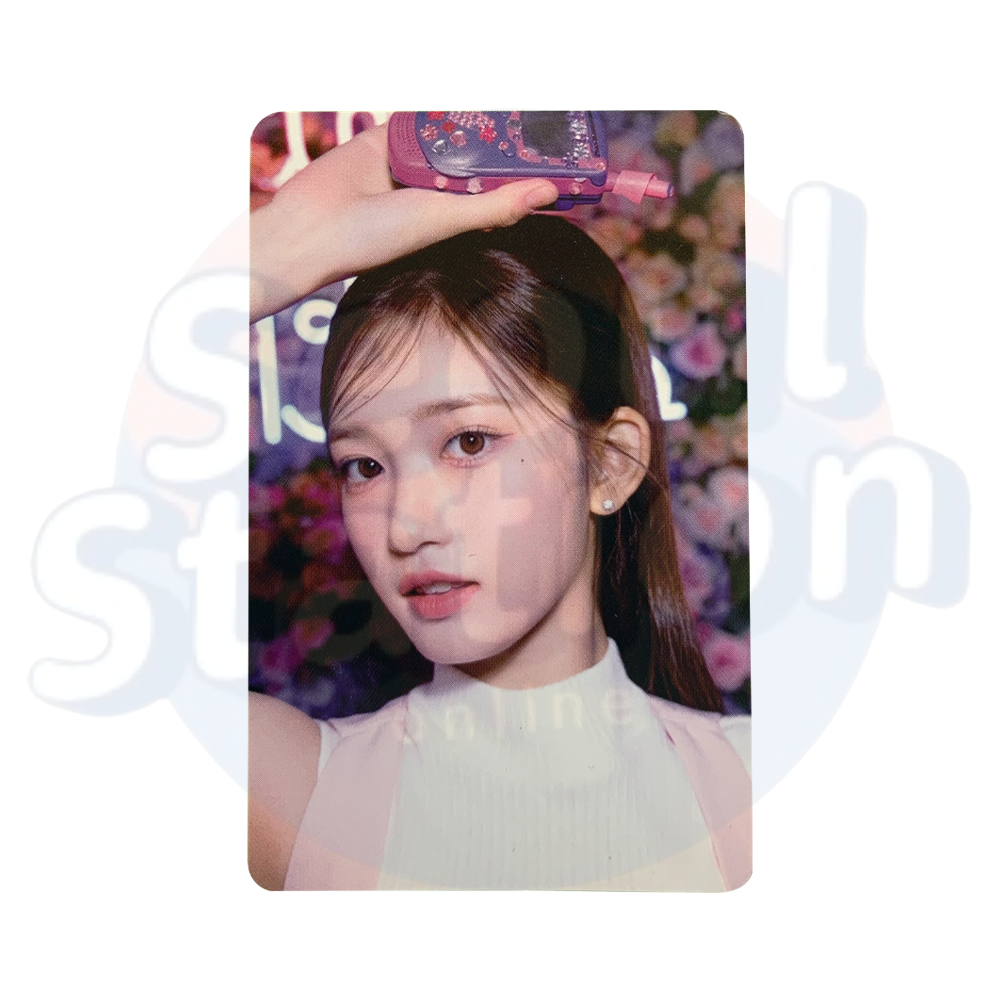 IVE - The Prom Queens (The First Fan Concert) - Official Trading Photo Card - SET 1 (Flower Background) leeseo