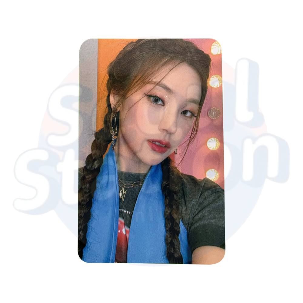 ITZY - CHESHIRE - Limited Edition Photo Card Yeji