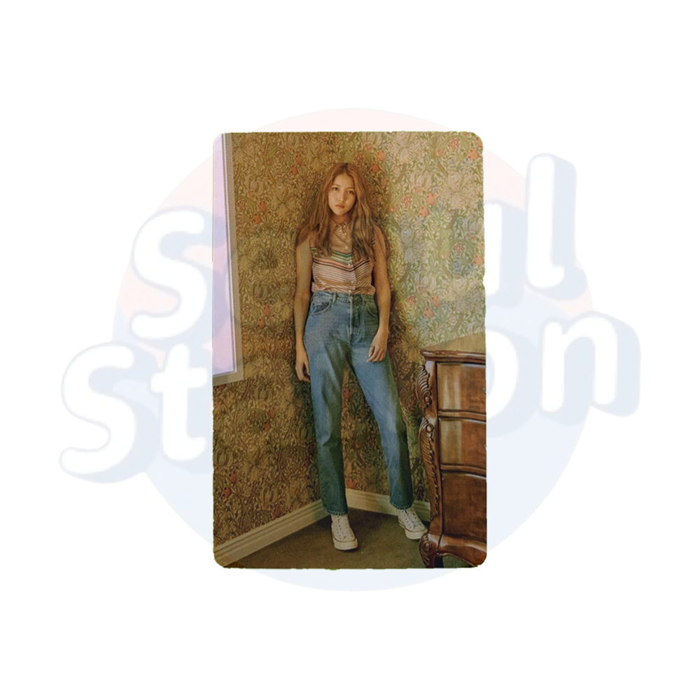 GFRIEND - LABYRINTH - Synnara Photo Card - Room Ver. Sowon