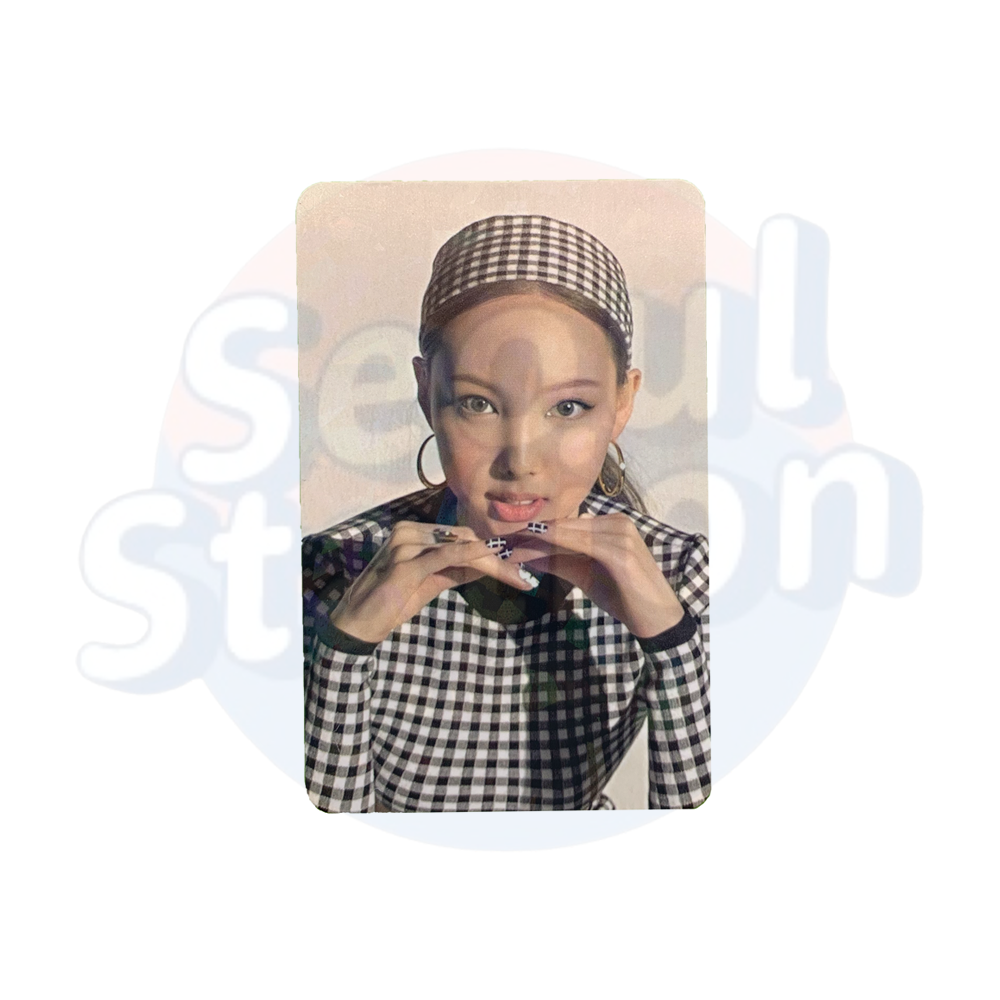 Nayeon - IM NAYEON - Soundwave Glitter Photo Card Checked outfit