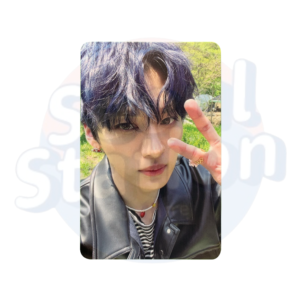 Stray Kids - MAXIDENT - Photo Card - B Ver. (Pink Back) lee know