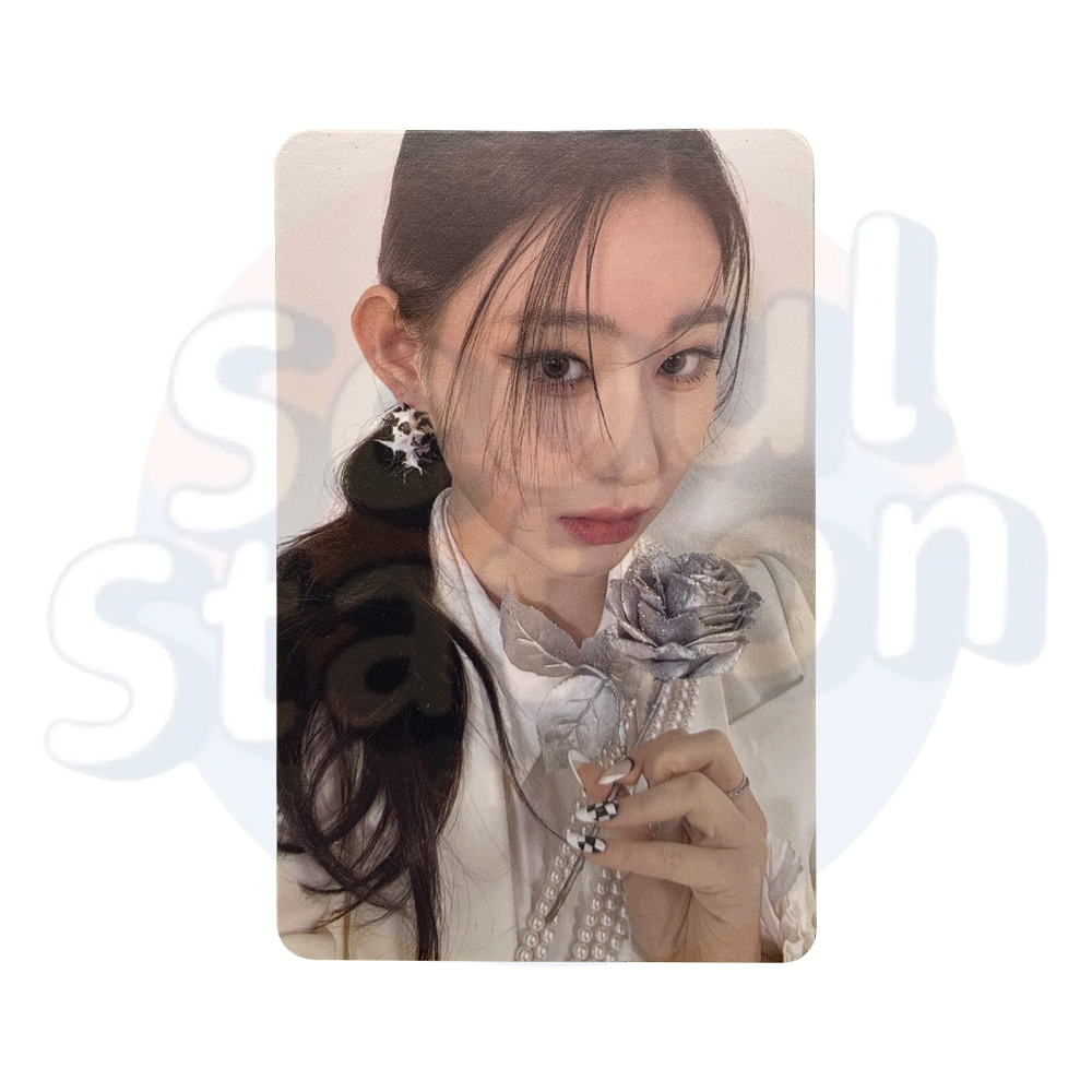 ITZY - CHECKMATE - Photo Card - Rose Ver. (white back) chaeryeong