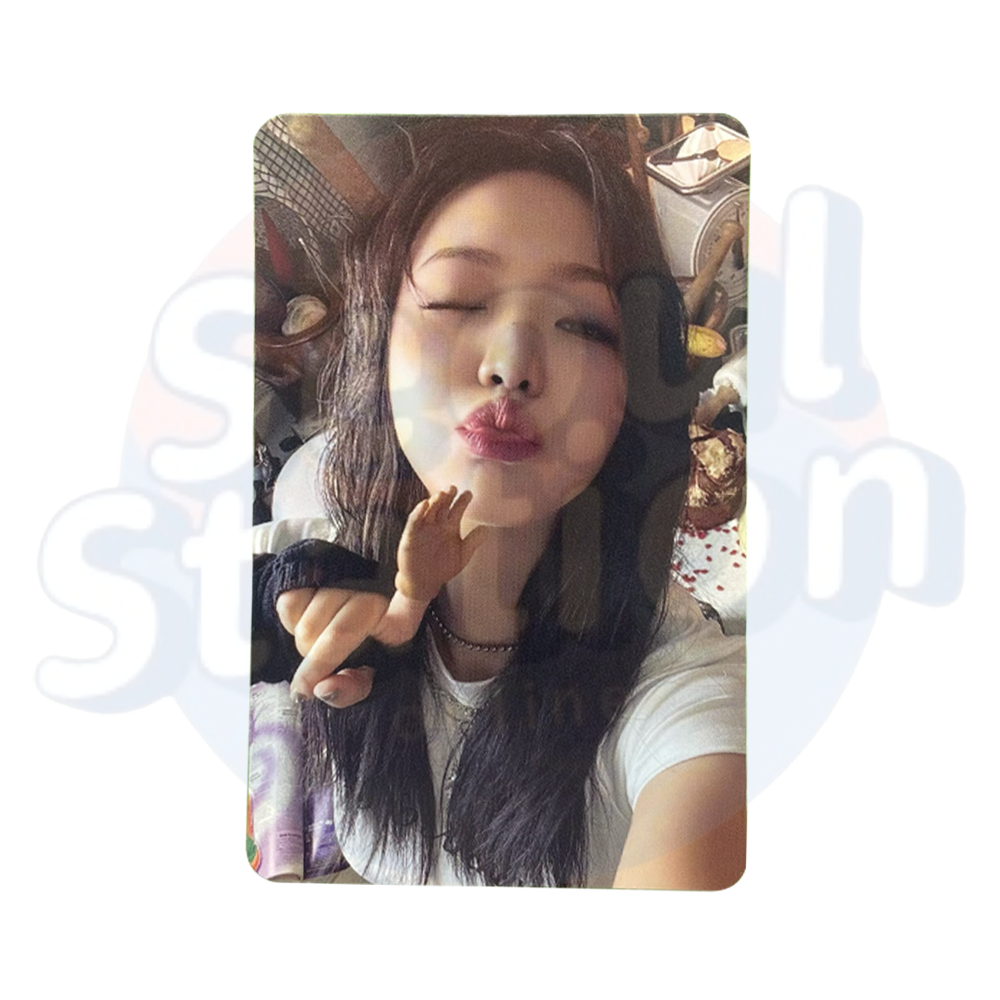 RED VELVET - The ReVe Festival 2022: BIRTHDAY - Selfie Trading Card yeri with tiny hand