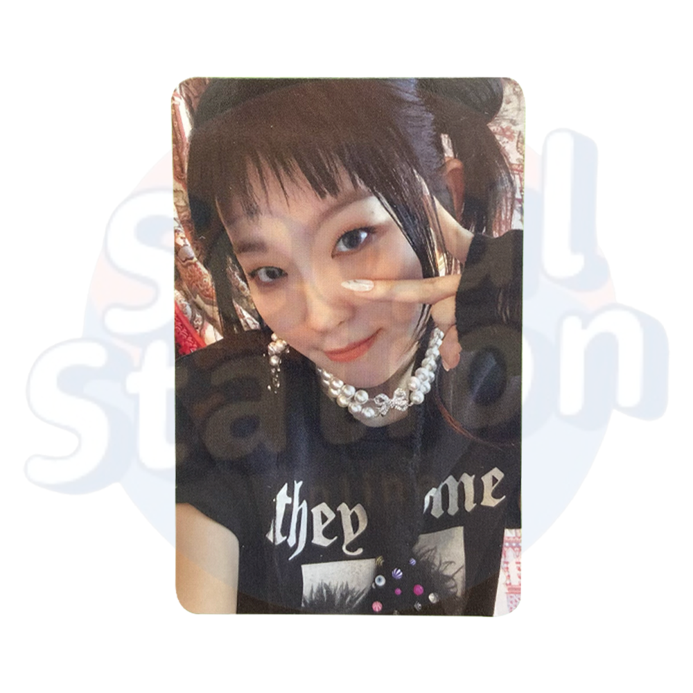 RED VELVET - The ReVe Festival 2022: BIRTHDAY - Selfie Trading Card peace sign seulgi