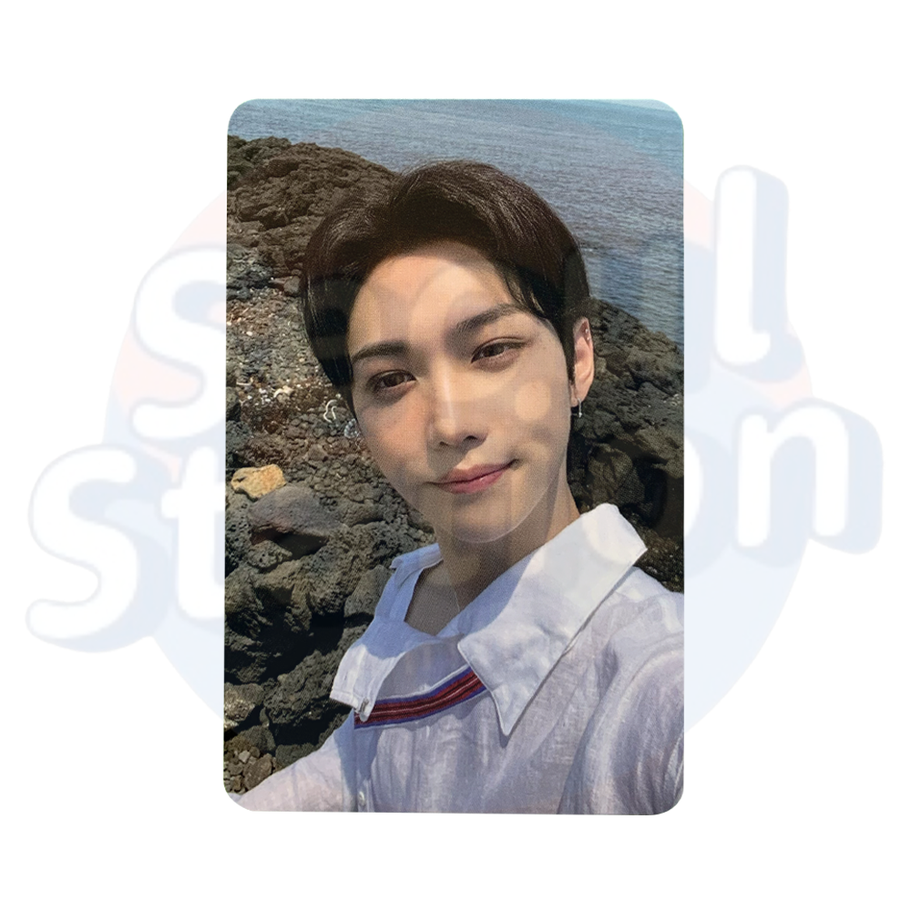 Stray Kids - The Second Photobook: STAY IN STAY in Jeju - JYP Shop Photo Card Felix (white shirt)