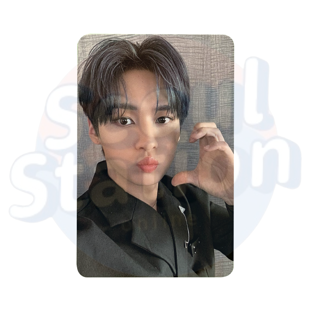 Stray Kids - The Second Photobook: STAY IN STAY in Jeju - JYP Shop Photo Card lee know pouting