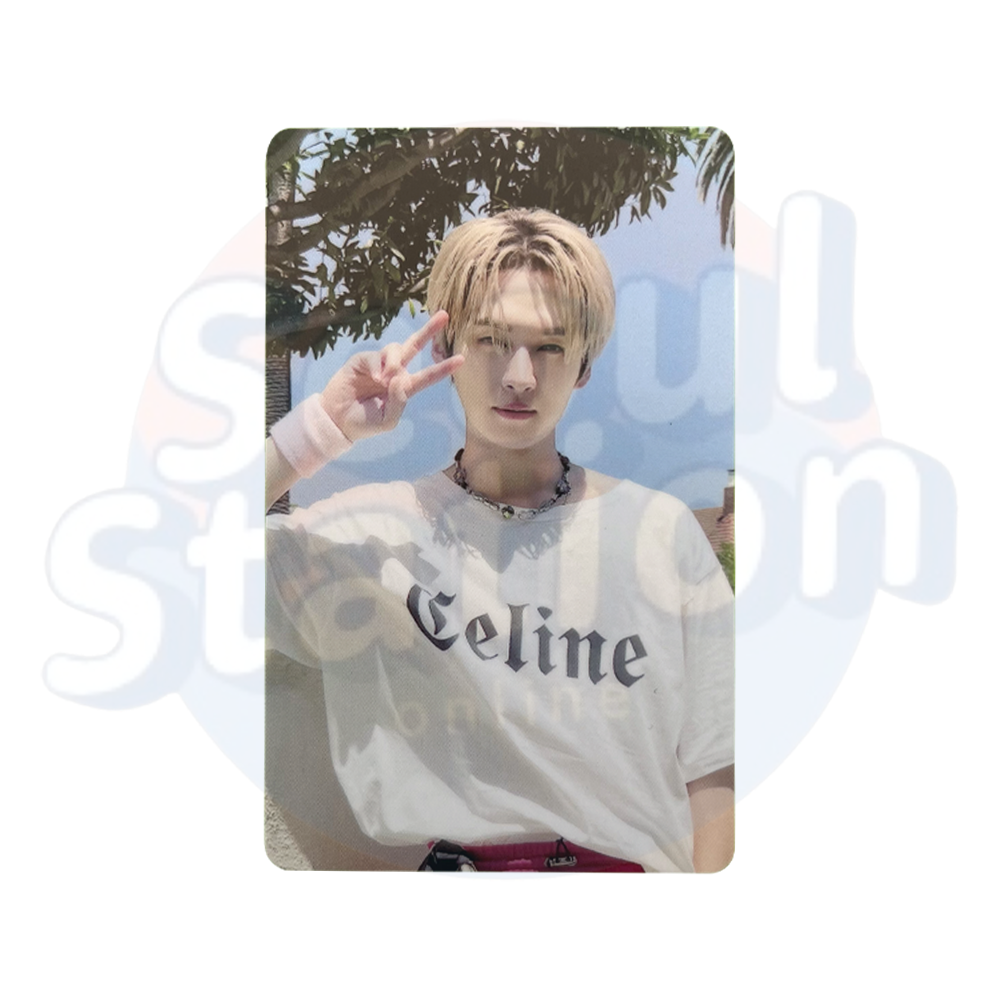 Stray Kids - MAXIDENT - Soundwave 2nd Round Photo Card - PINK CLOTHES Ver. lee know