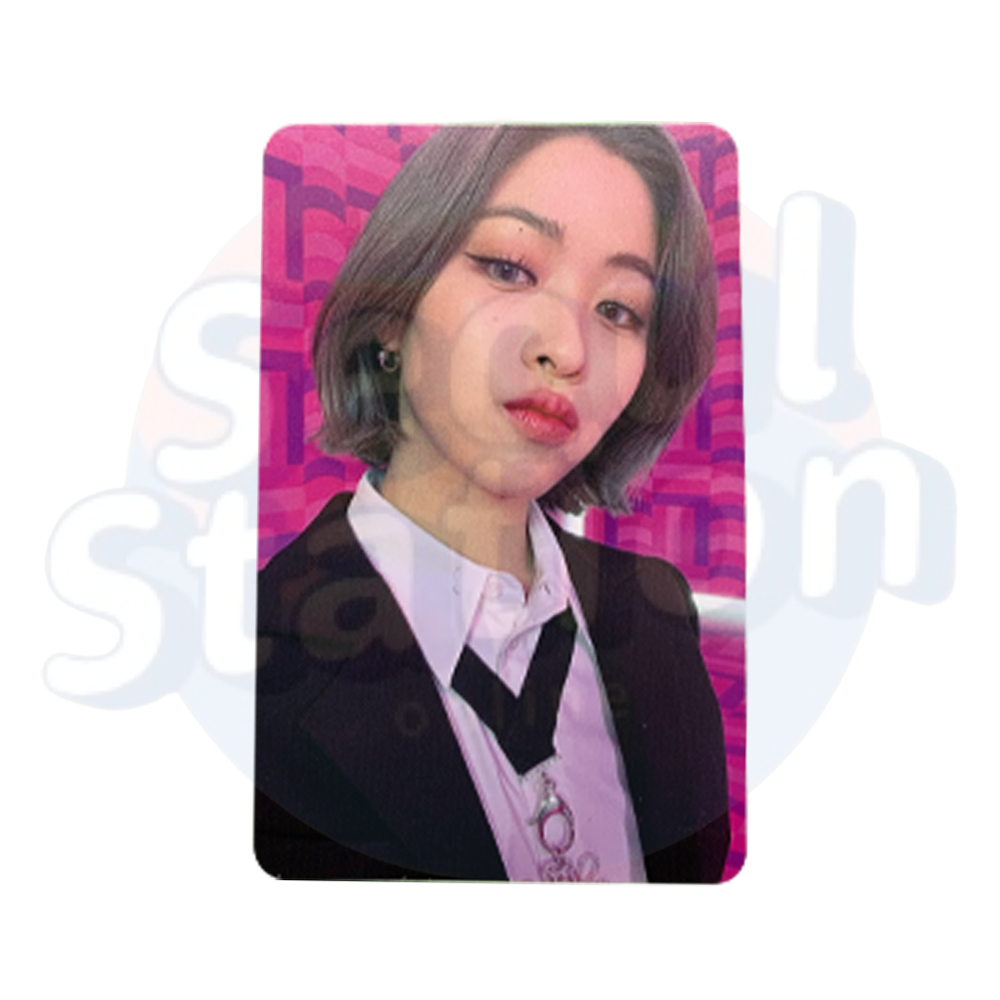 ITZY - CHESHIRE - SOUNDWAVE Holo Photocard – Seoulstation.de ITZY - CHESHIRE - SOUNDWAVE Holo Photocard – Seoulstation.de