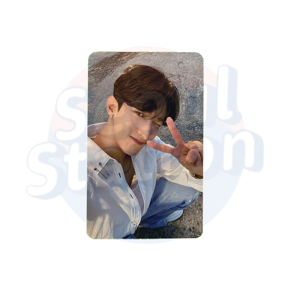 SEVENTEEN - SECTOR 17 - WEVERSE Photo Card (Yellow Back) DK