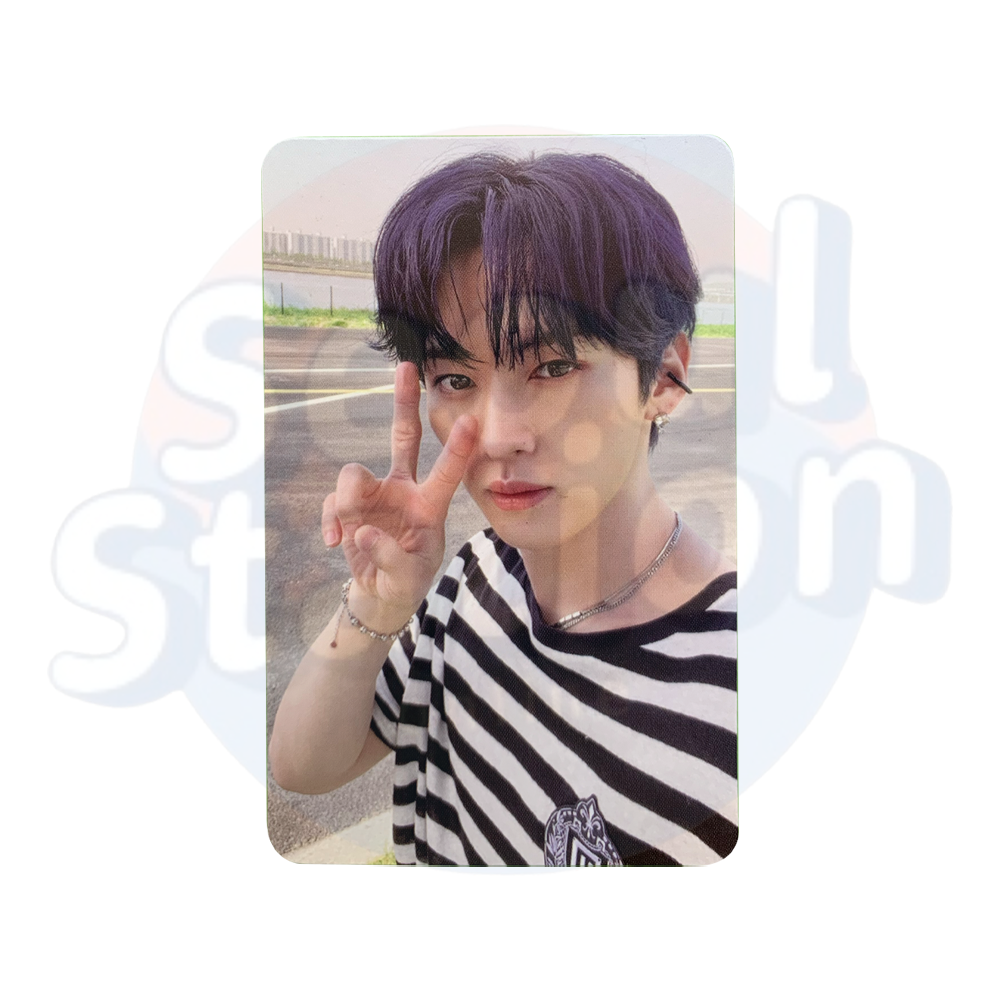 Stray Kids - MAXIDENT - Photo Card - A Ver. (White Back) lee know