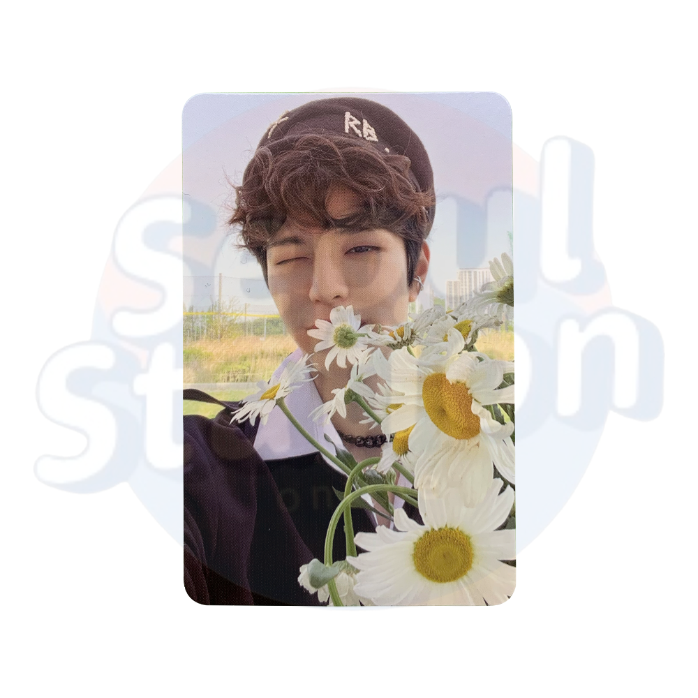 Stray Kids - MAXIDENT - Photo Card - A Ver. (White Back) seungmin