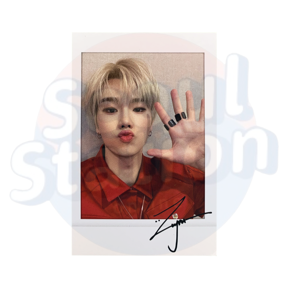 XDINARY HEROES - STAGE ♭ : OVERTURE - Official MD Polaroid XDINARY HEROES - STAGE ♭ : OVERTURE - Official MD Polaroid