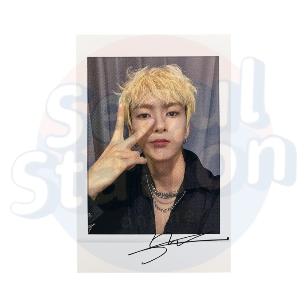 XDINARY HEROES - STAGE ♭ : OVERTURE - Official MD Polaroid XDINARY HEROES - STAGE ♭ : OVERTURE - Official MD Polaroid