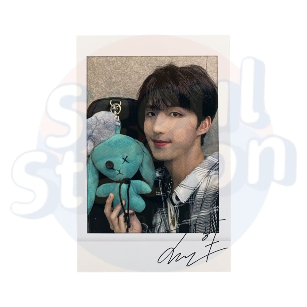 XDINARY HEROES - STAGE ♭ : OVERTURE - Official MD Polaroid XDINARY HEROES - STAGE ♭ : OVERTURE - Official MD Polaroid