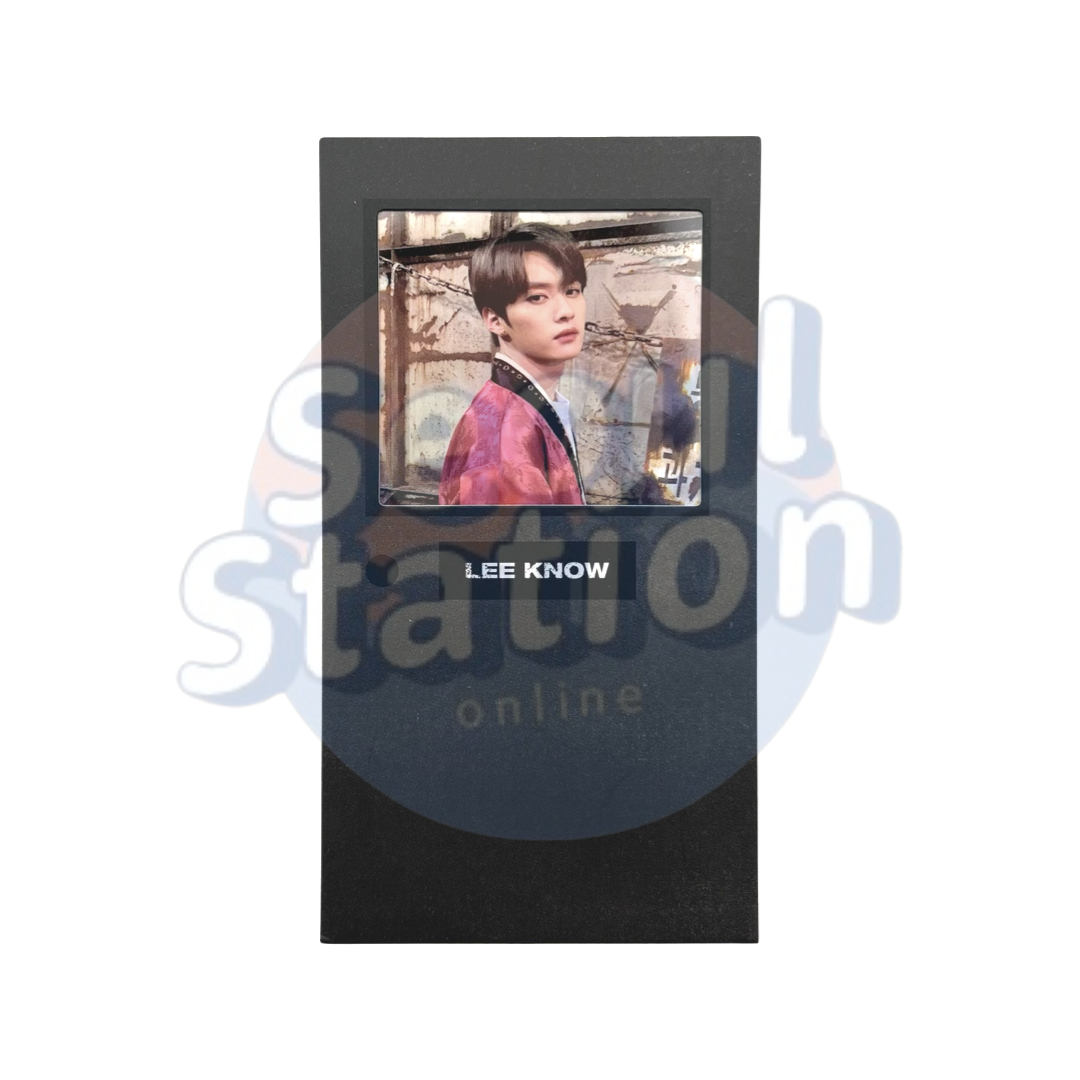 stray_kids_in-life_limited_frame_photocard_leeknow