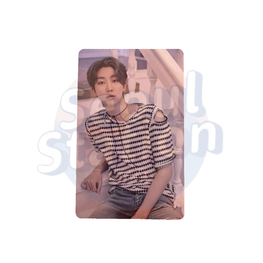 SEVENTEEN - Attacca - WEVERSE Photo Card with Random PVC Case