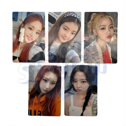 ITZY - 2022 Season's Greetings - Best Friends Forever - WITHDRAMA Photo Card Ver. 2