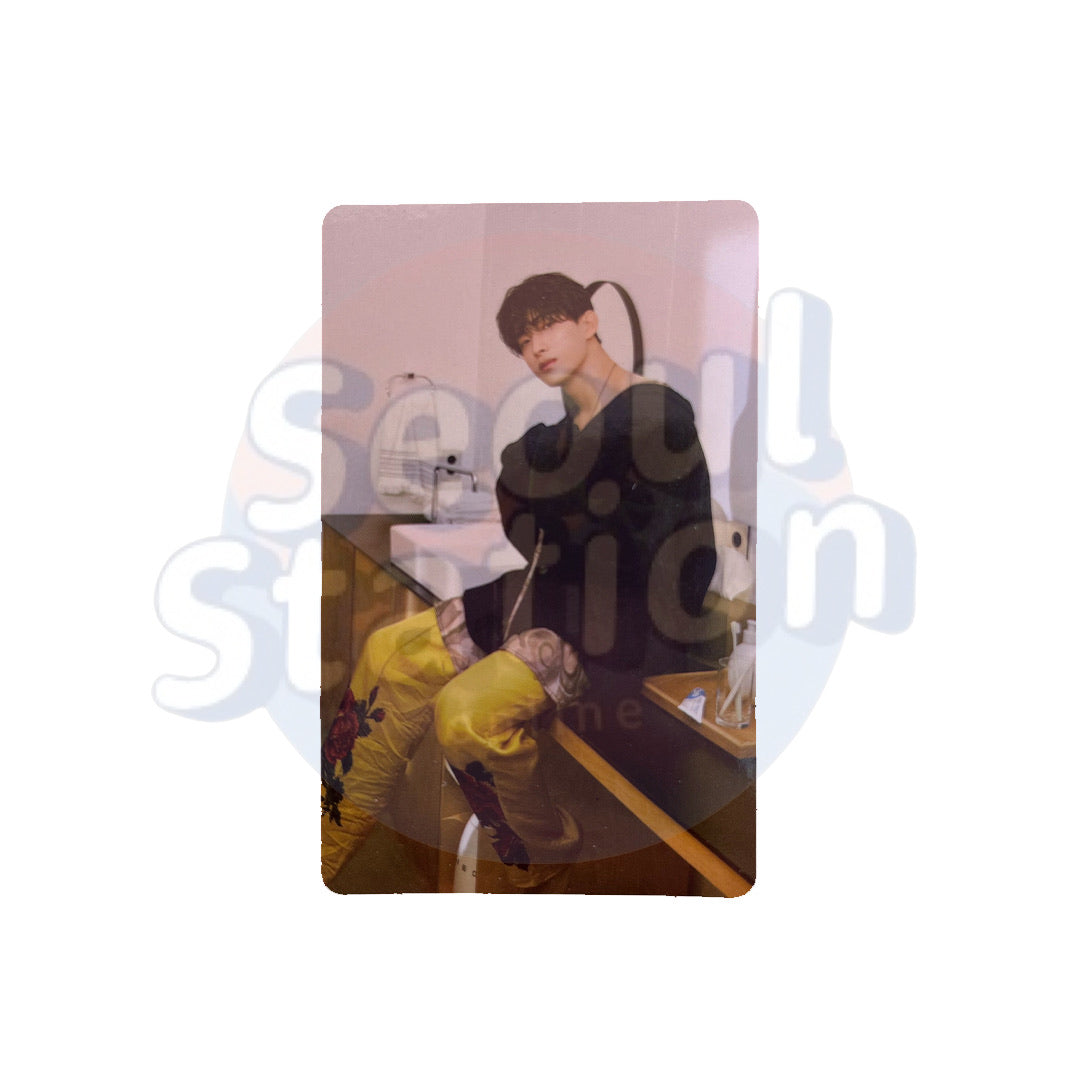 SEVENTEEN - Attacca - WEVERSE Photo Card with Random PVC Case DK