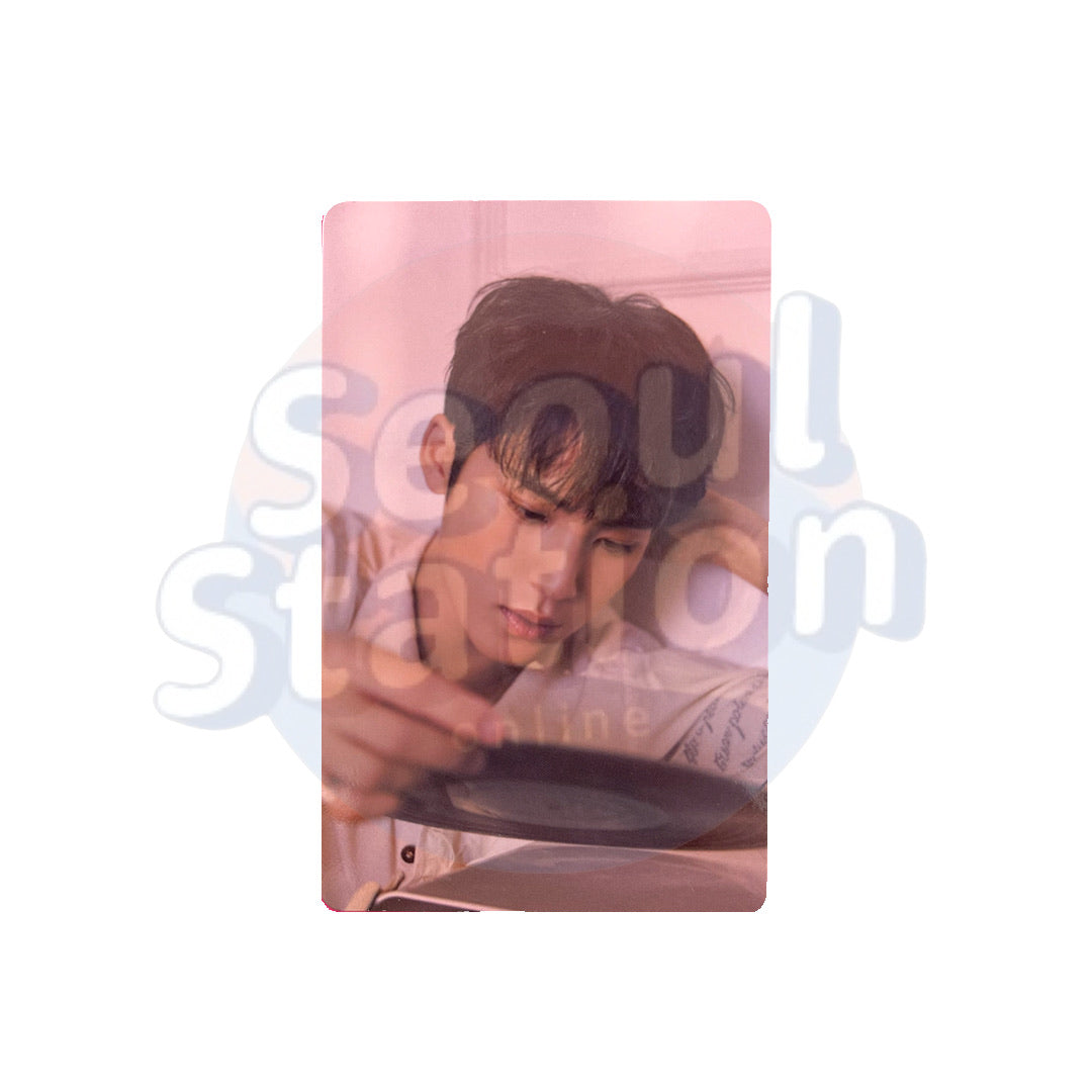SEVENTEEN - Attacca - WEVERSE Photo Card with Random PVC Case Mingyu