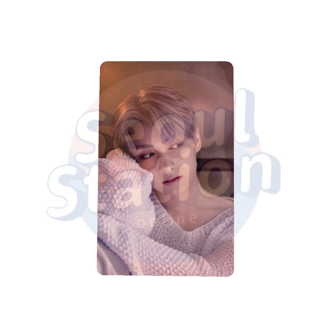 SEVENTEEN - Attacca - WEVERSE Photo Card with Random PVC Case Jun