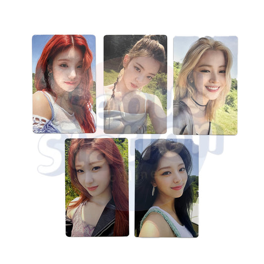 ITZY - 2022 Season's Greetings - Best Friends Forever - WITHDRAMA Photo Card Ver. 1